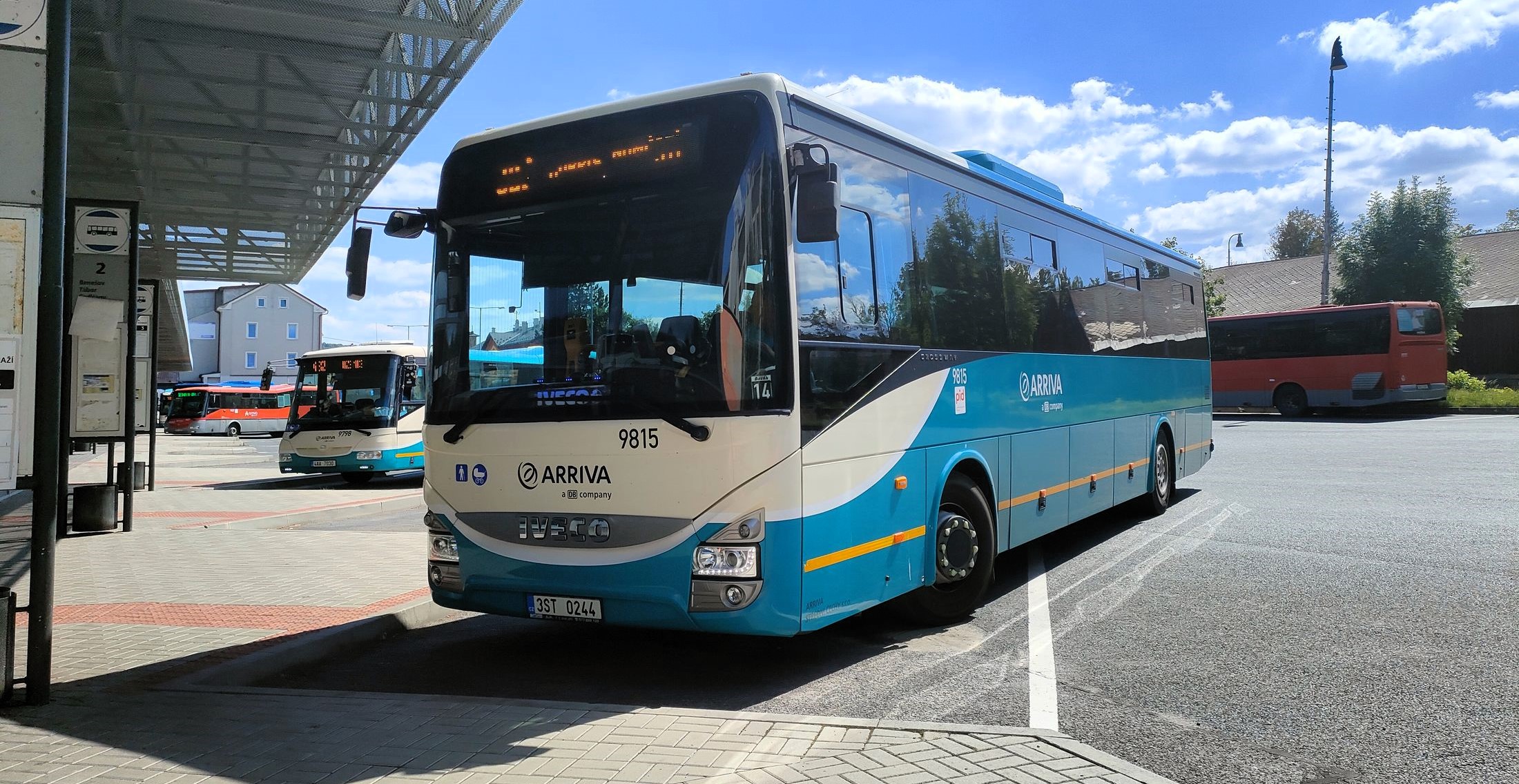 Praha a Středočeský kraj uzavřely smlouvy s nově vysoutěženými autobusovými dopravci